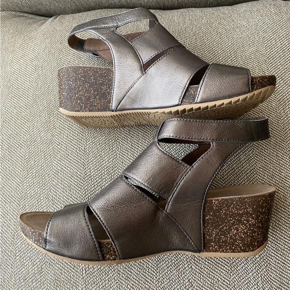 Dansko Metallic Leather Platform Wedge Sandal. 2 Inch Heel. Size 41, 10.5-11 US. - Picture 6 of 13